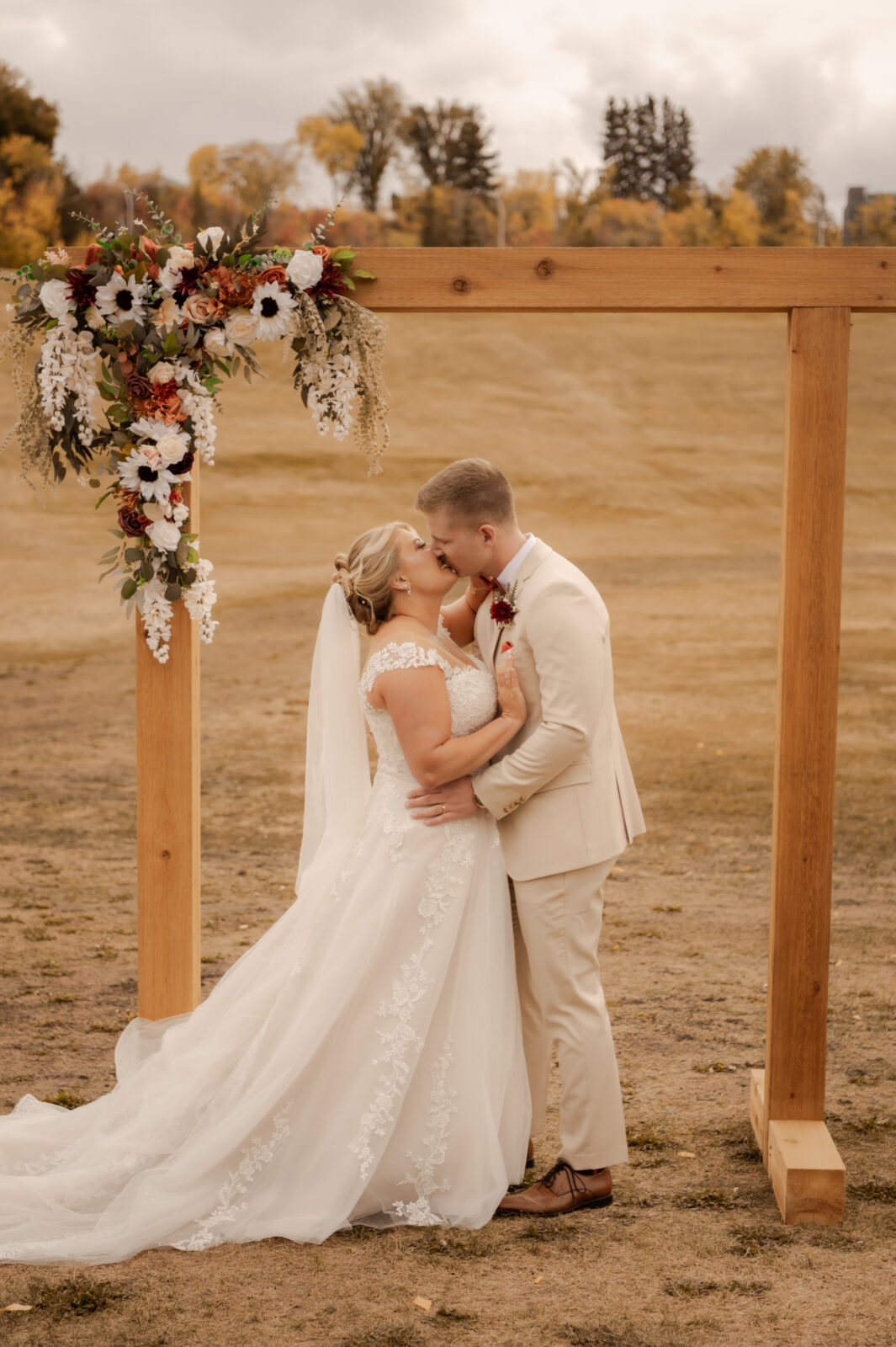 edmonton-fall-wedding-ben-and-kay-cloverdale-community-league-wedding